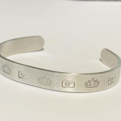 SELFIE QUEEN CUFF